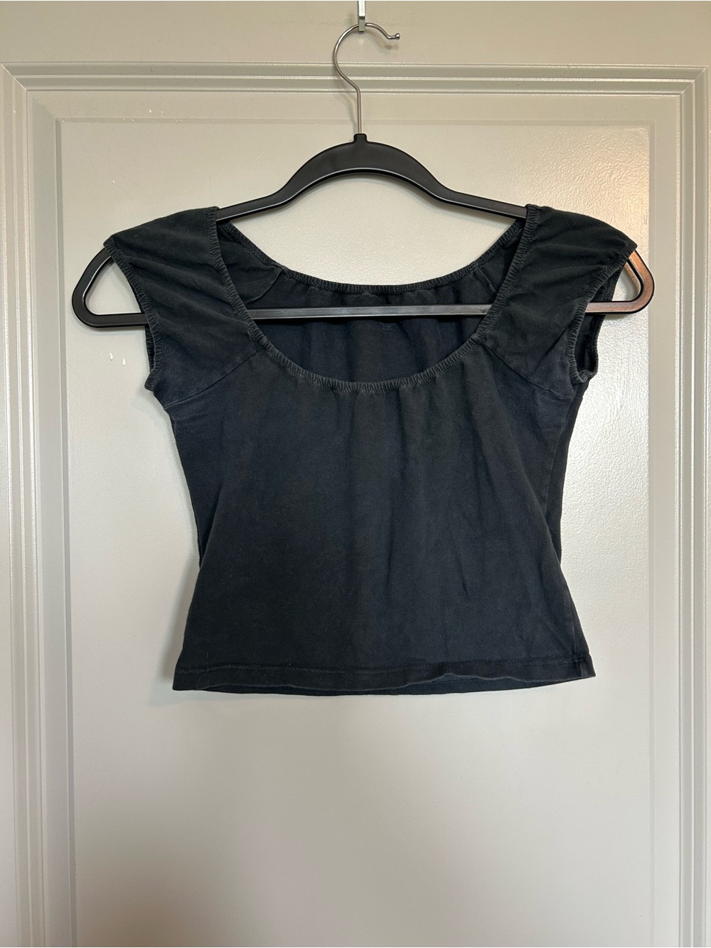 Brandy Melville Black Scoop Neck Cap Sleeve Crop Top